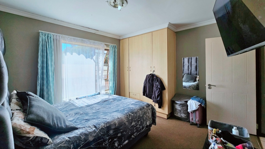 2 Bedroom Property for Sale in Vredenhof Sh Free State